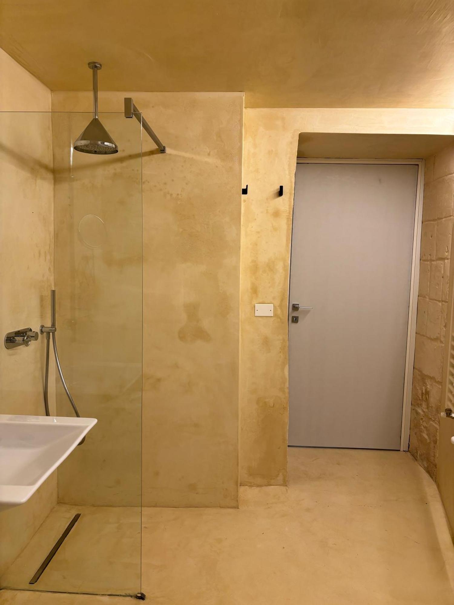 Alora Boutique Suites Лече Екстериор снимка