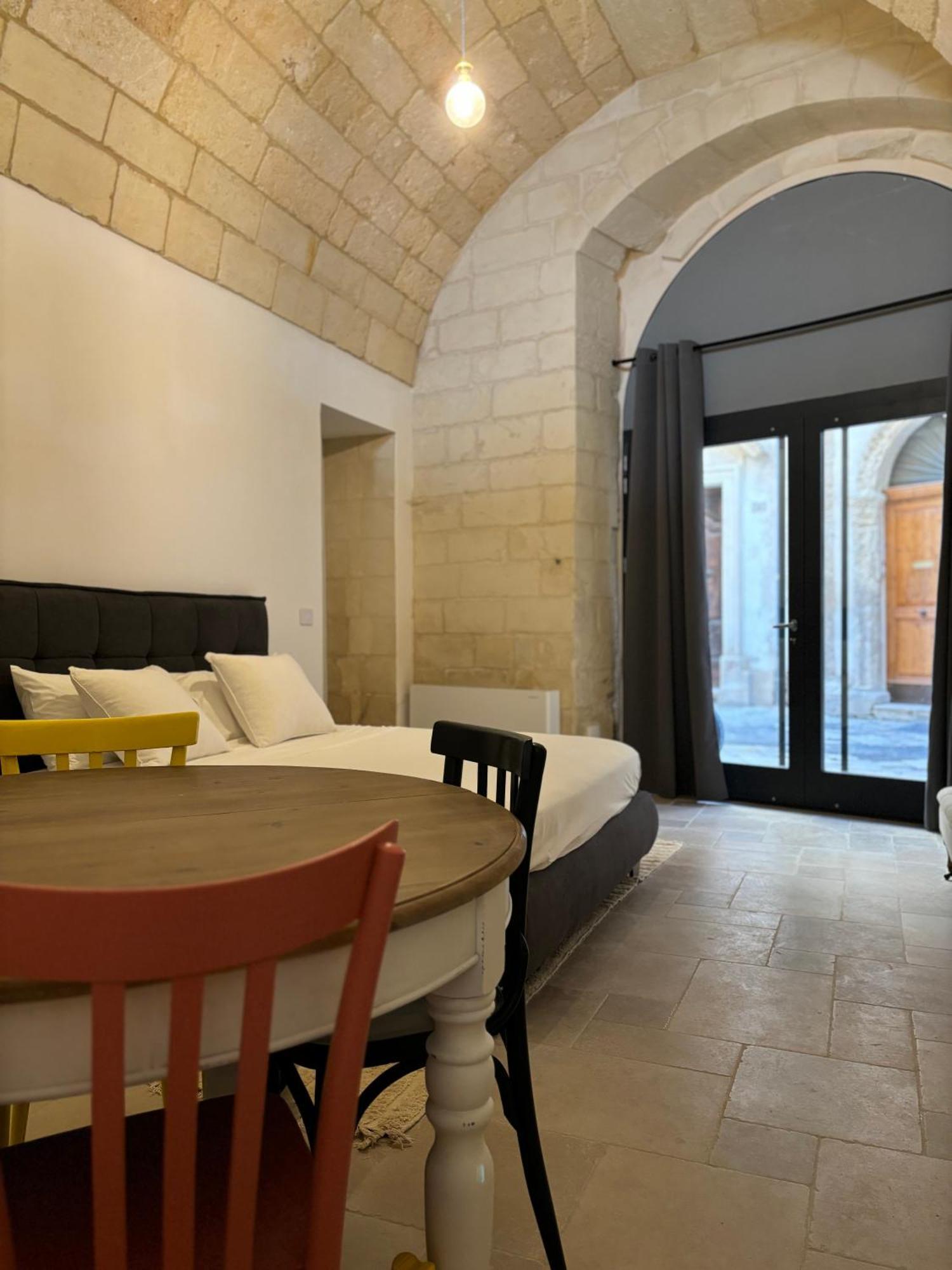 Alora Boutique Suites Лече Екстериор снимка