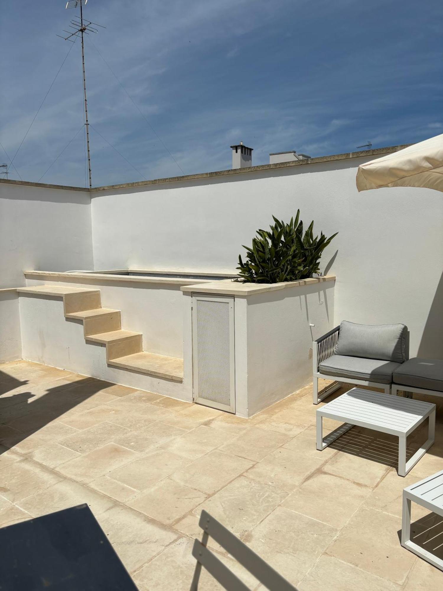 Alora Boutique Suites Лече Екстериор снимка
