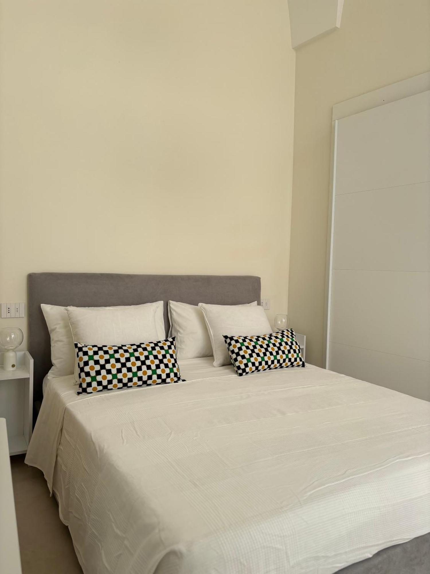 Alora Boutique Suites Лече Екстериор снимка