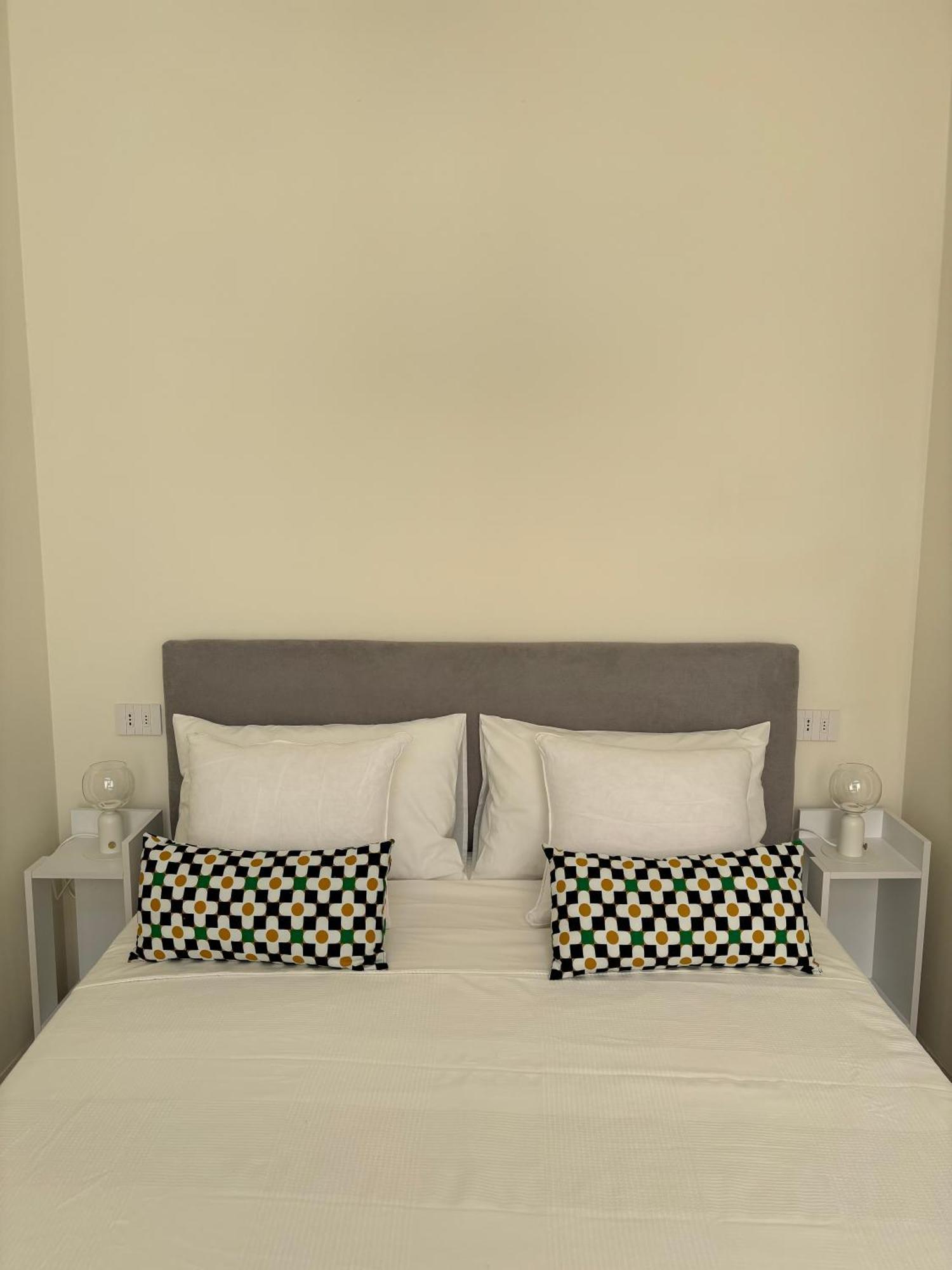 Alora Boutique Suites Лече Екстериор снимка