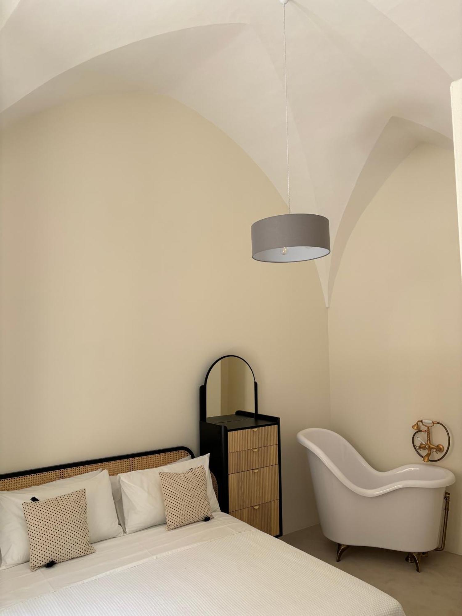 Alora Boutique Suites Лече Екстериор снимка