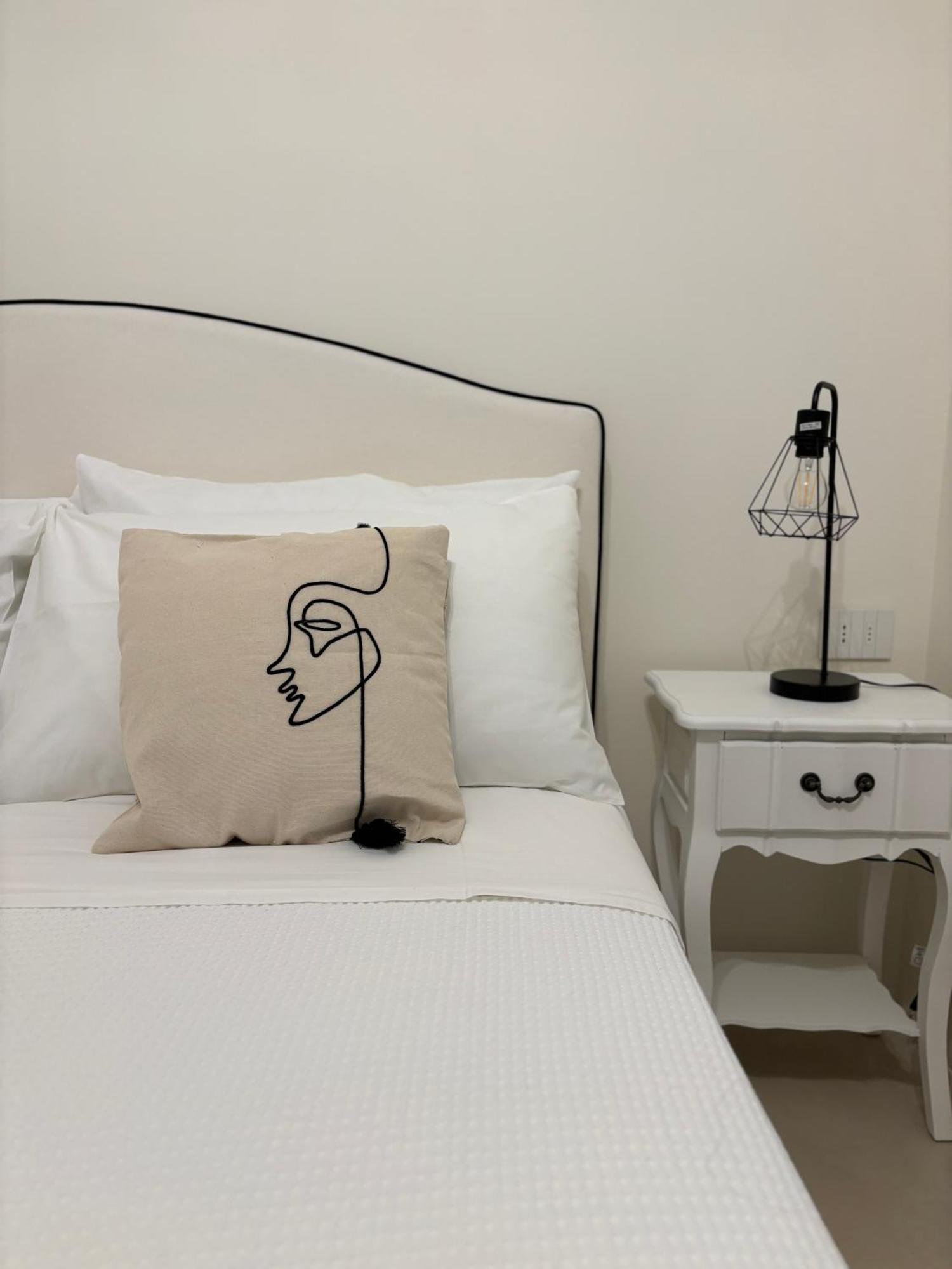 Alora Boutique Suites Лече Екстериор снимка