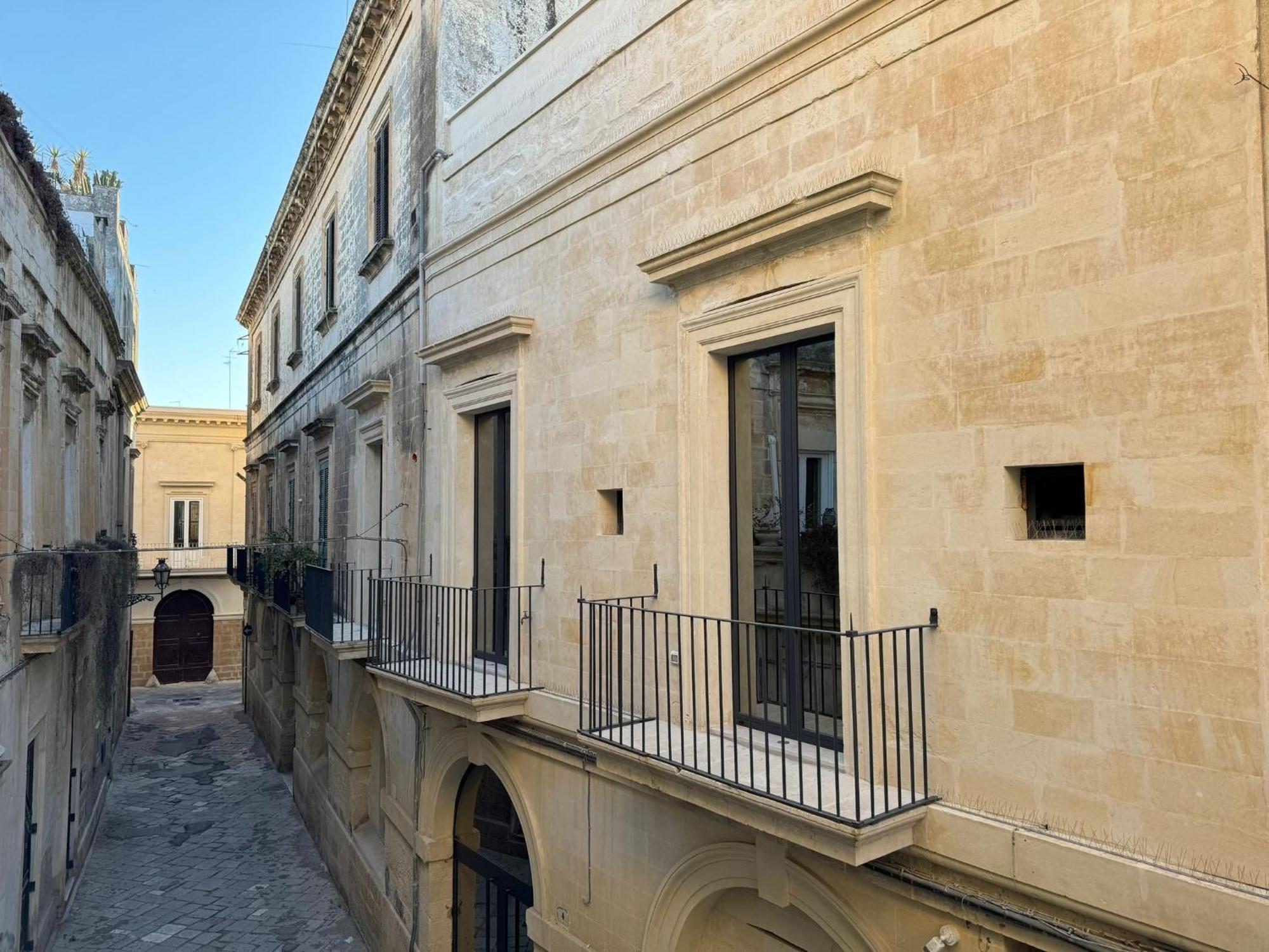 Alora Boutique Suites Лече Екстериор снимка