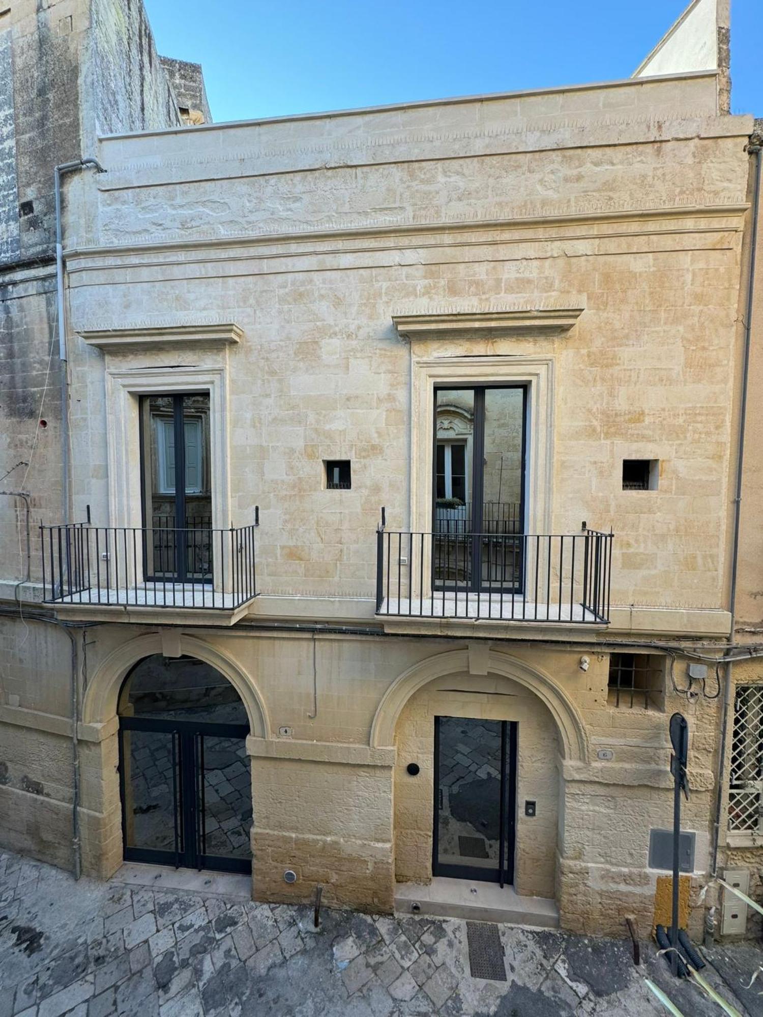 Alora Boutique Suites Лече Екстериор снимка